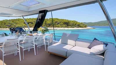 Dining and lounge area on Flybridge