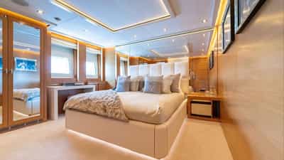 Port VIP Cabin