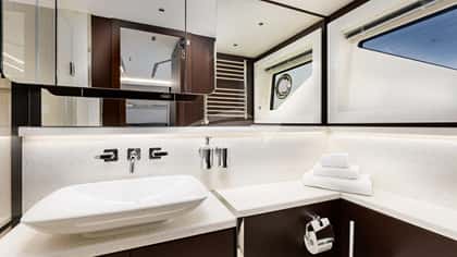 X2 21m motor yacht charter, photo 7