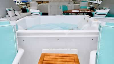 Deck Jacuzzi