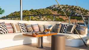 Sundeck aft seating