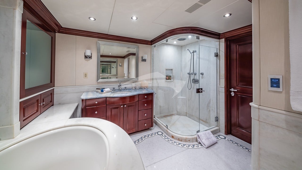 COCO RAY VIP Ensuite