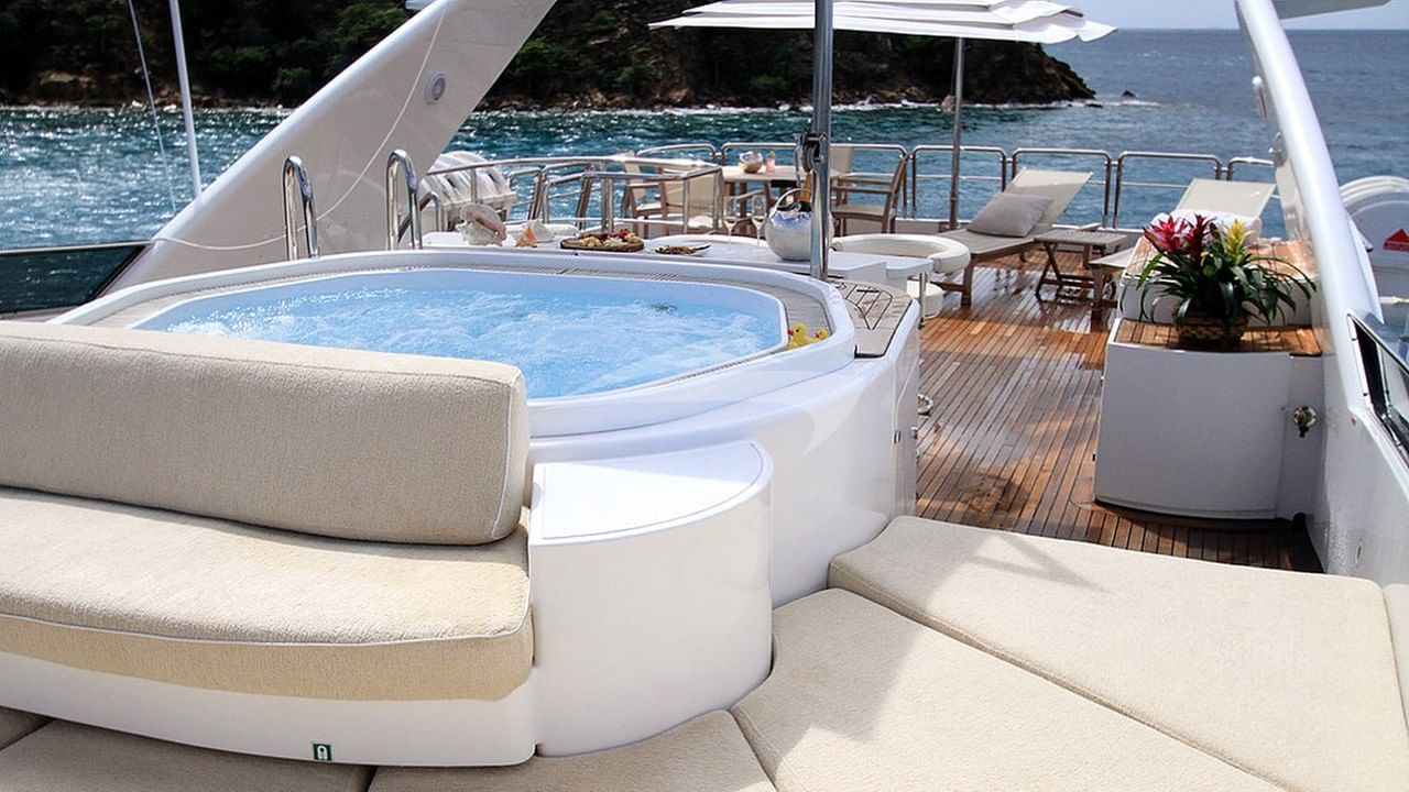Deck Jacuzzi
