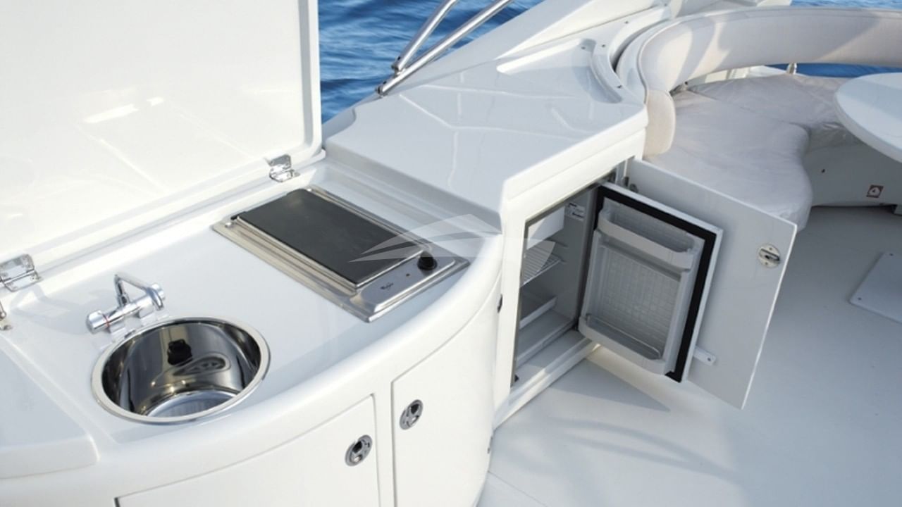 Fly bridge wet bar and kitchenette