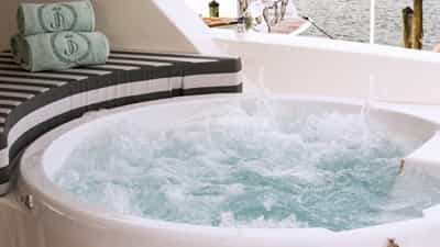 Deck Jacuzzi