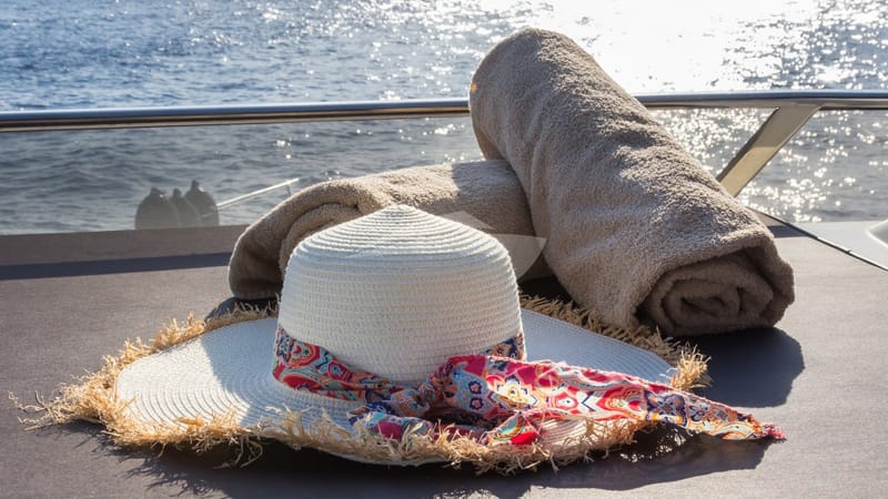 Motor Yacht Amoraki fly bridge