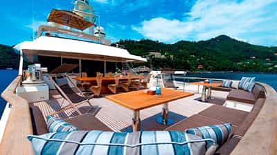 Upper deck