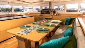 Yacht Charter HUNTRESS