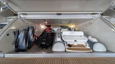 TENDER GARAGE & SWIM PLATFORM