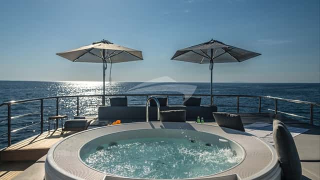 R23 yacht charter photo 2
