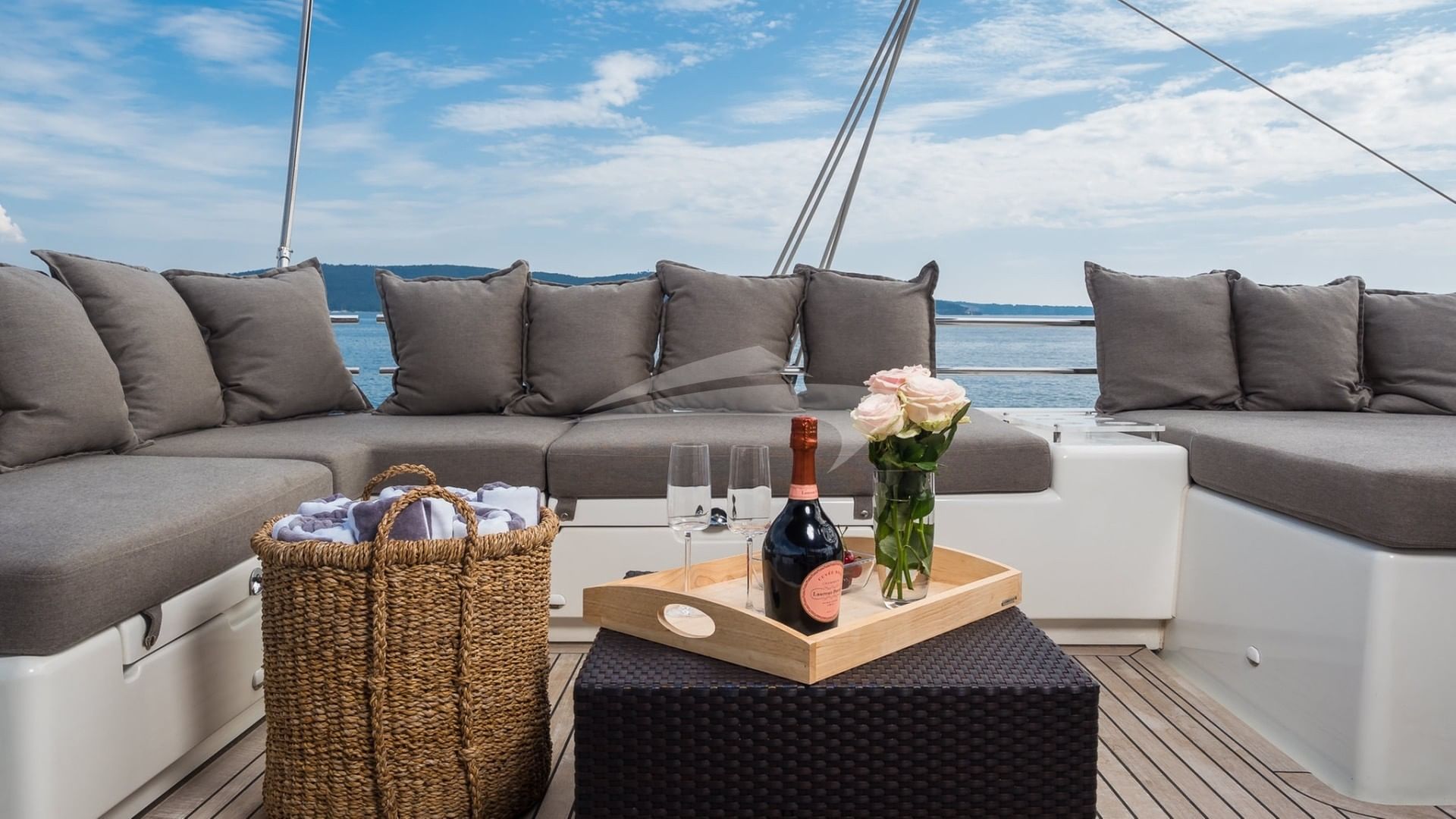 ARCTIC QUEEN FLY BRIDGE