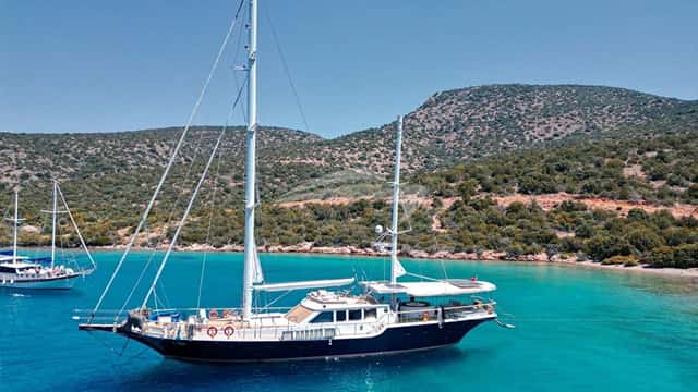 LUJA 28m sailing yacht for charter