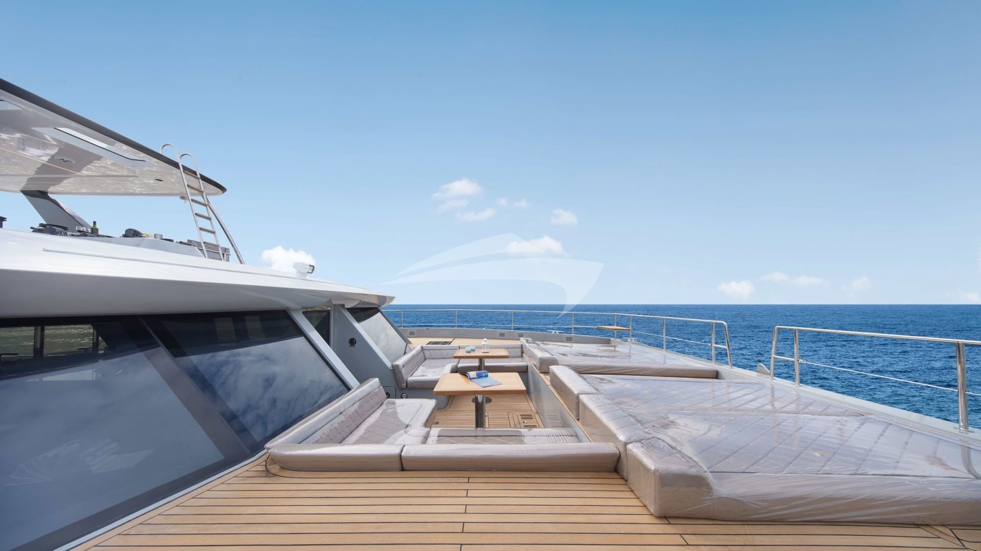 Forward lounge from side