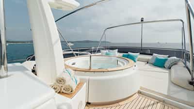 Deck Jacuzzi