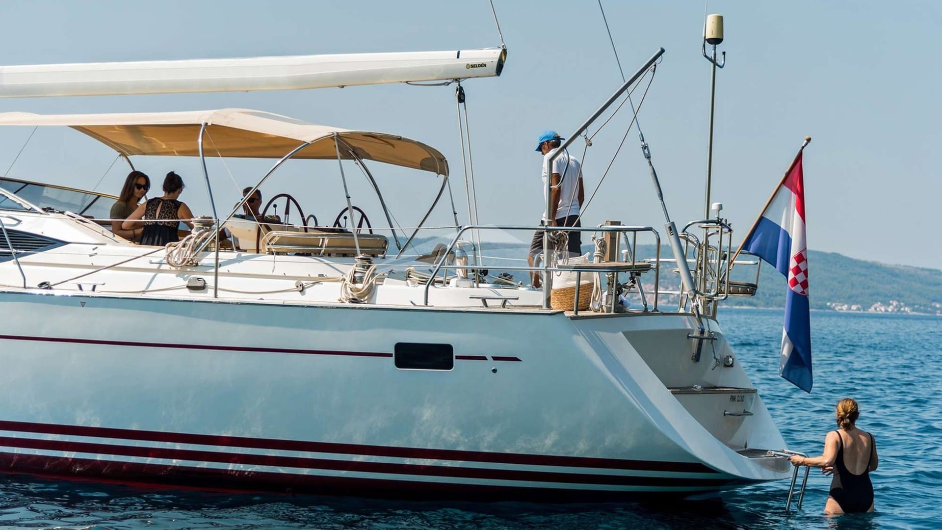 Large rear swim step...