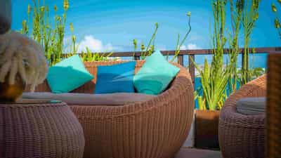 Atoll villa Maldives yacht