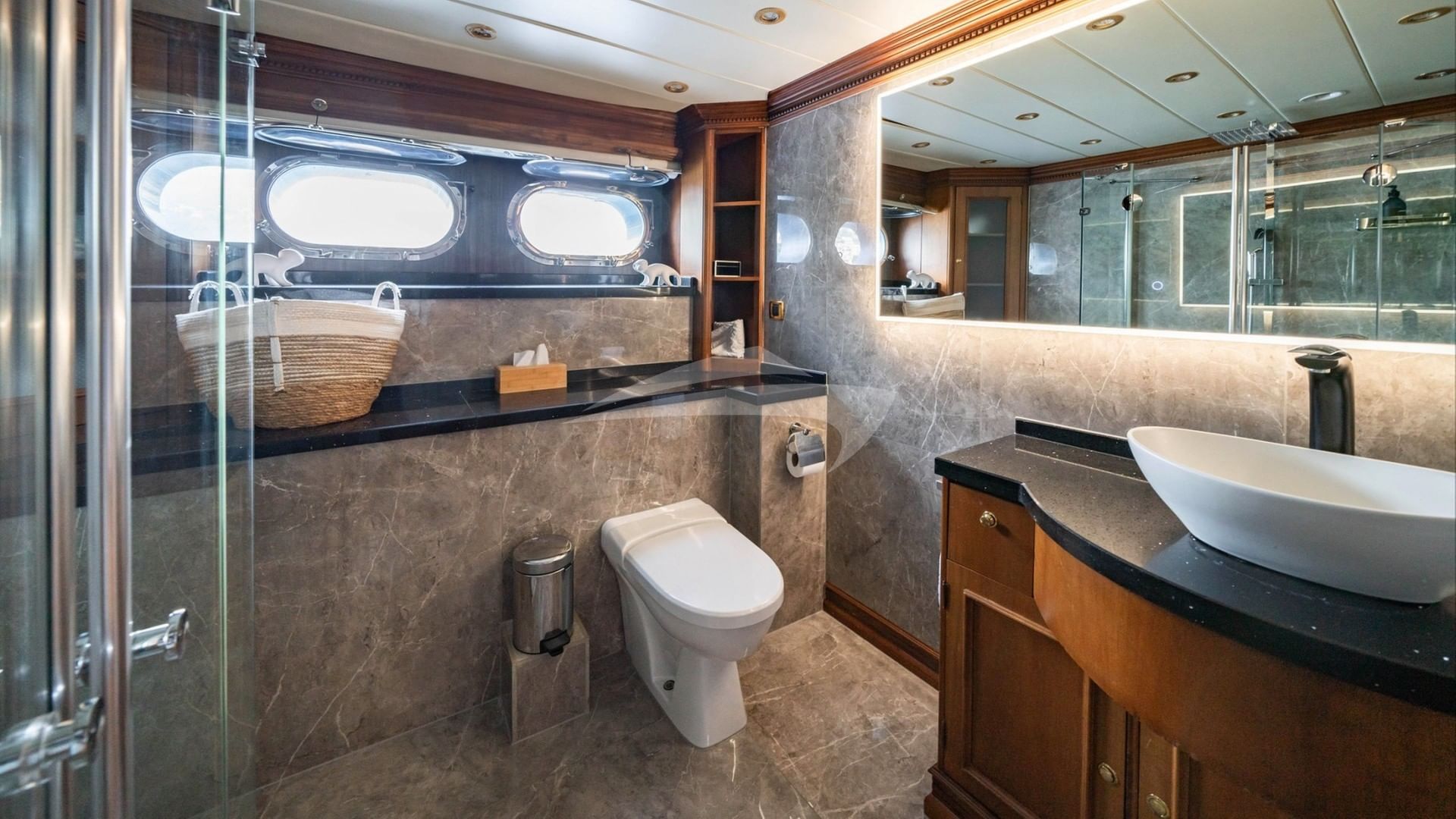 Guest Bathroom 3 - Lower Deck