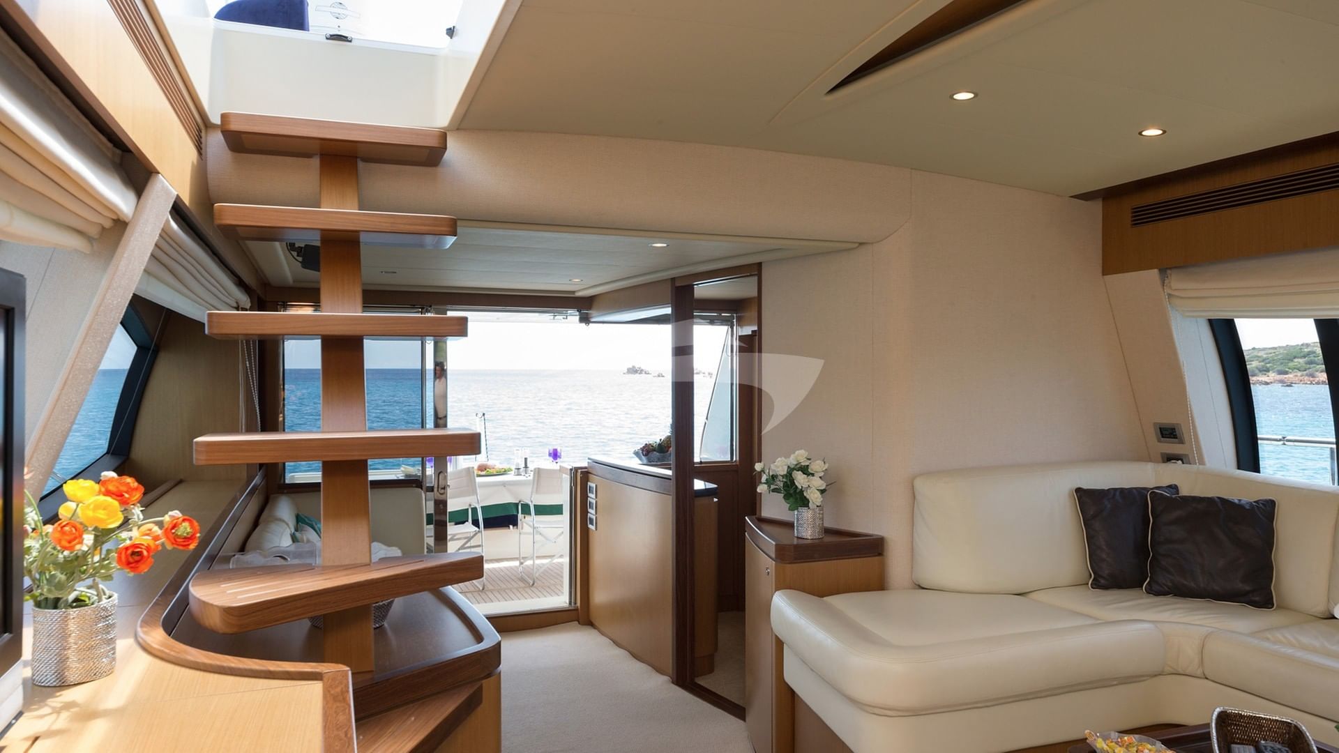 Salon with the staircase leading to to the Flybrin