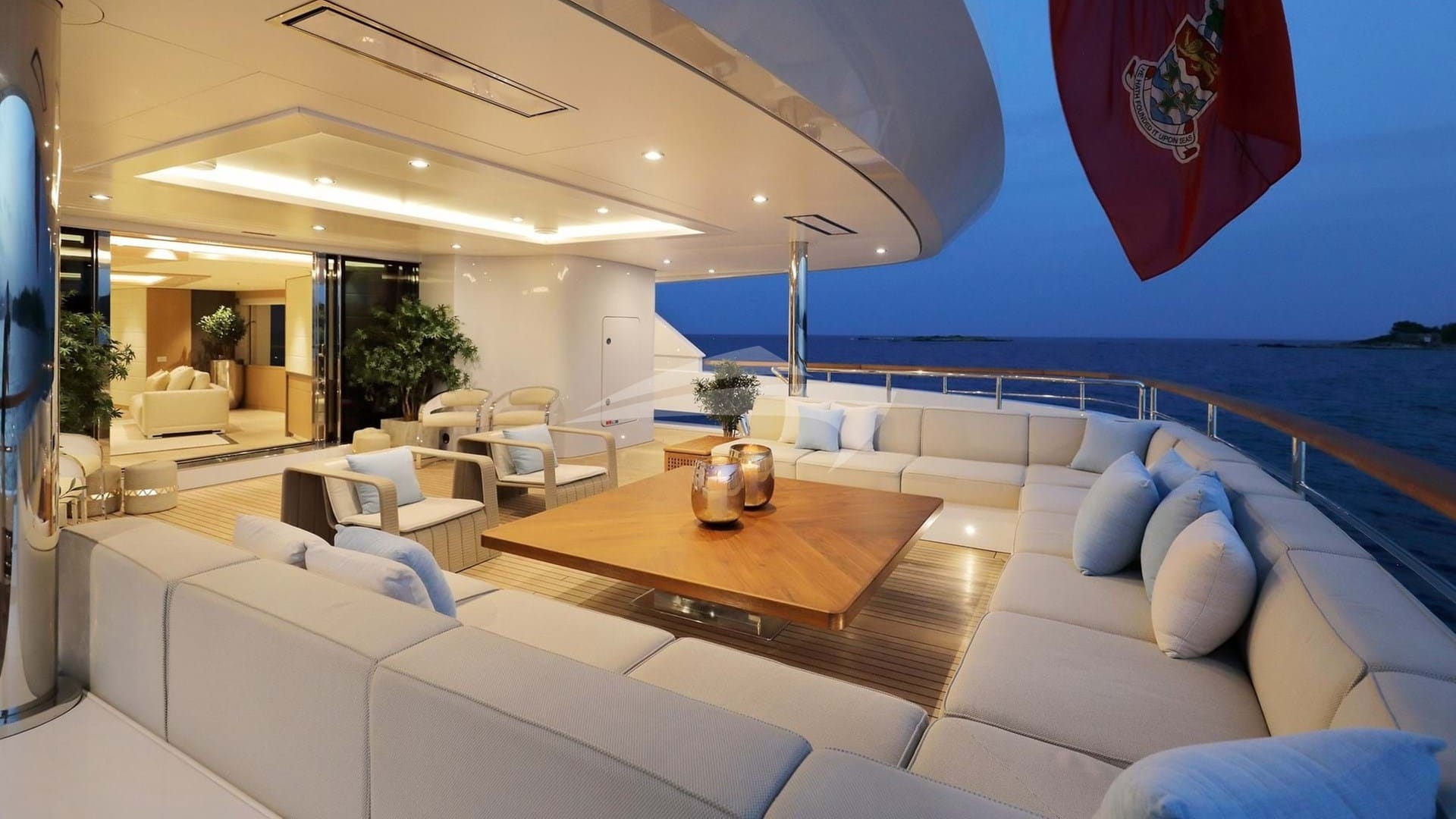 Motor yacht ARTISAN for charter - Main deck aft seating area