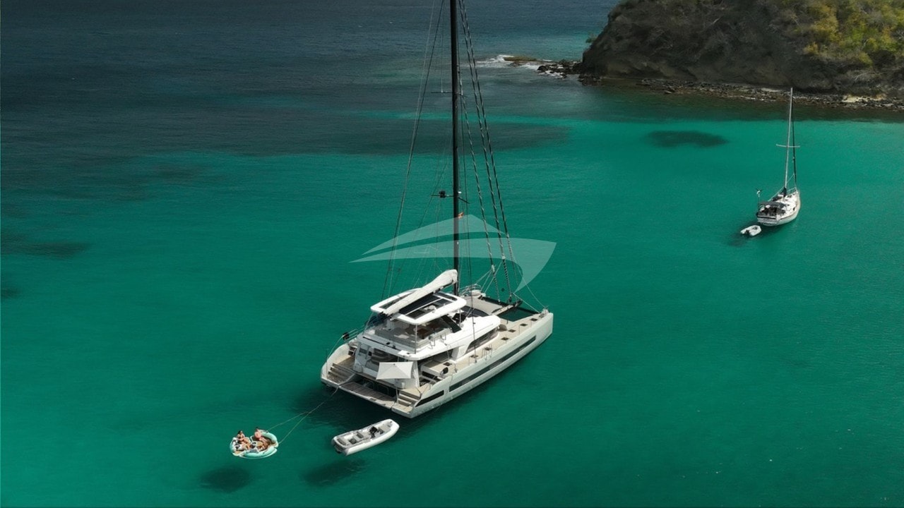 LADY ROSÉ - Exterior