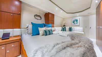 Starboard Guest Queen Stateroom