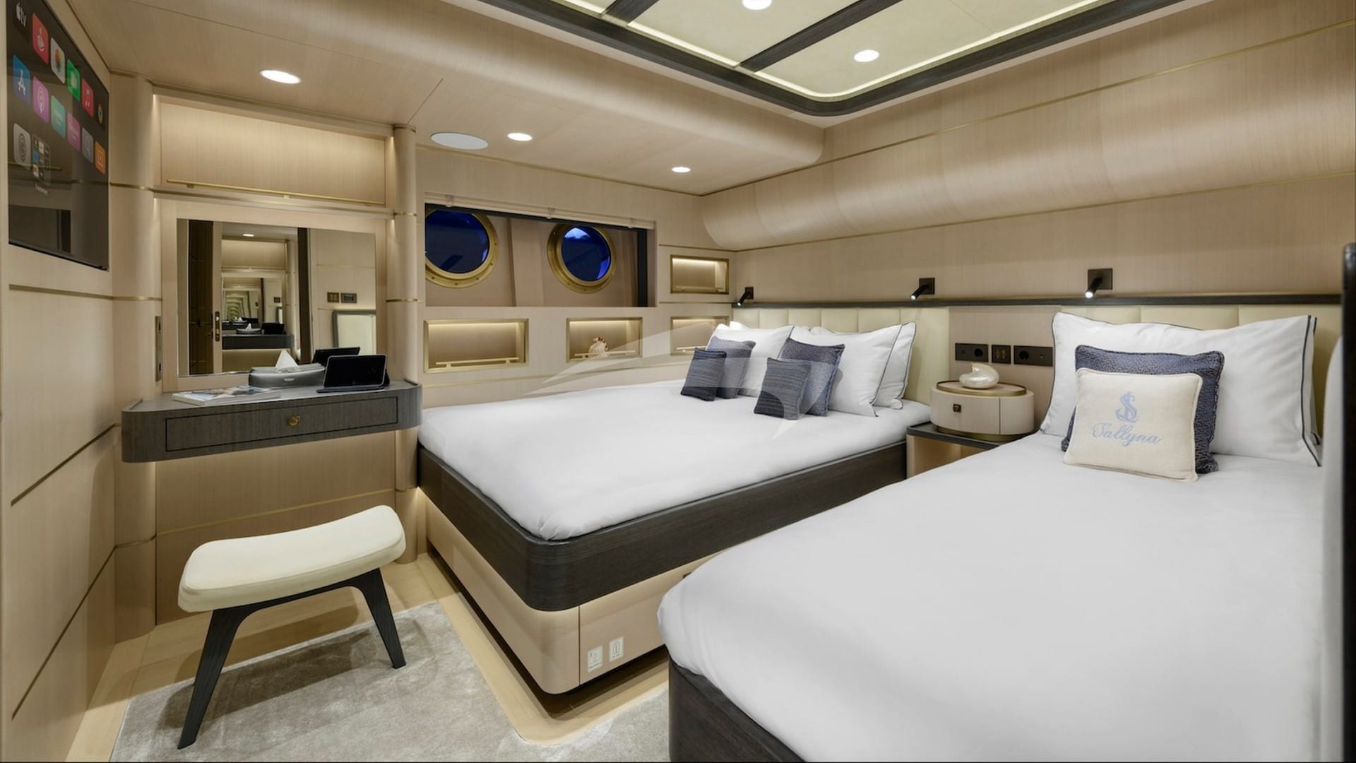Starboard VIP cabin
