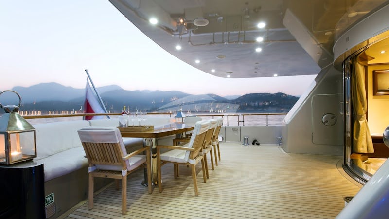 Aft deck space and seating