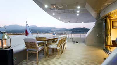 Aft deck space and seating