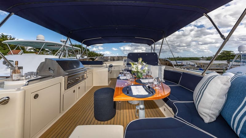 Flybridge Lounge - Cocktail Cruise