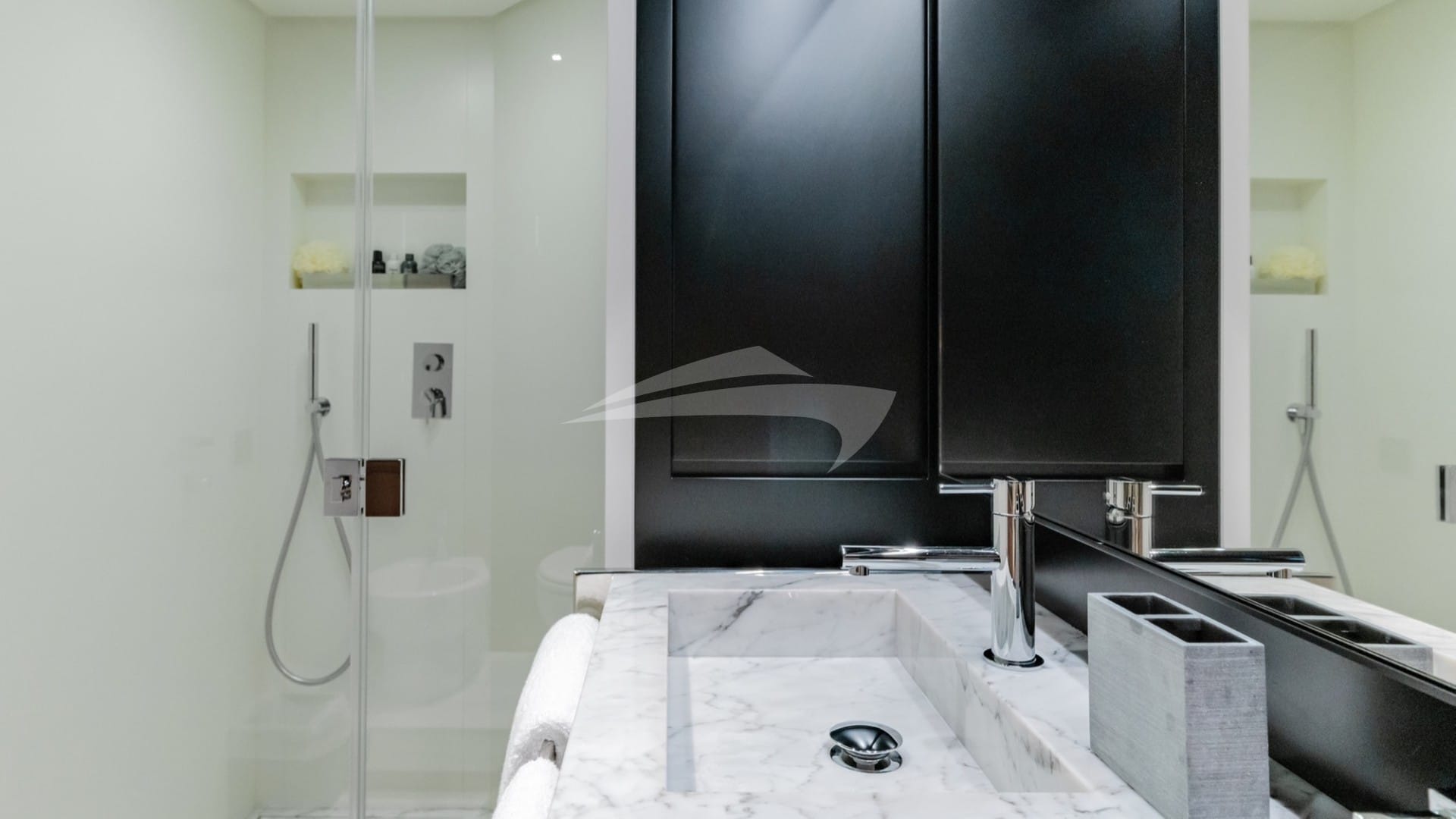 LOWER DECK GUEST ENSUITE