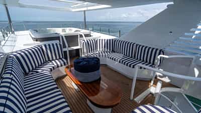 Flybridge seating