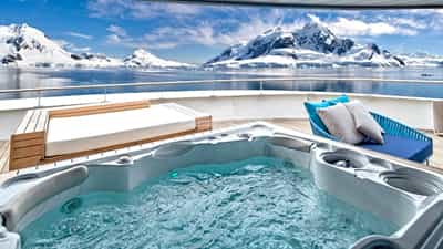Deck Jacuzzi