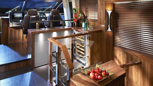 OASIS yacht charter photo 4