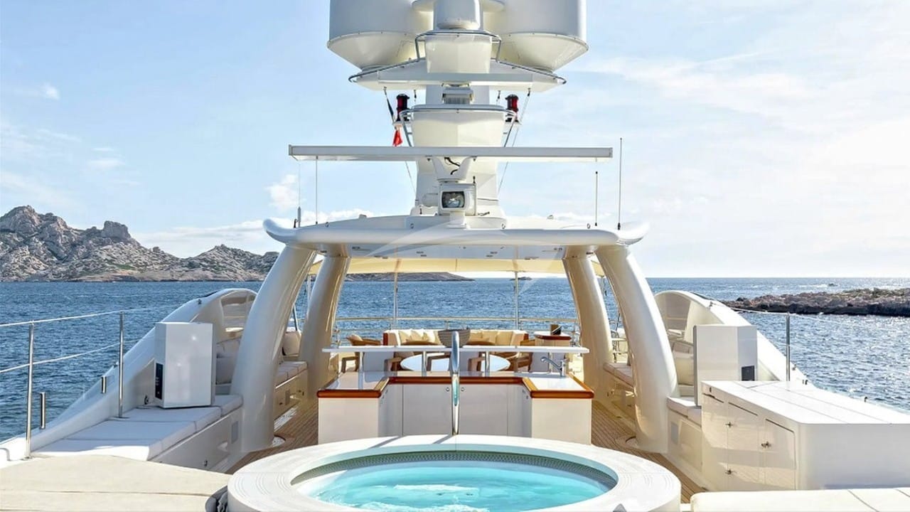 Deck Jacuzzi