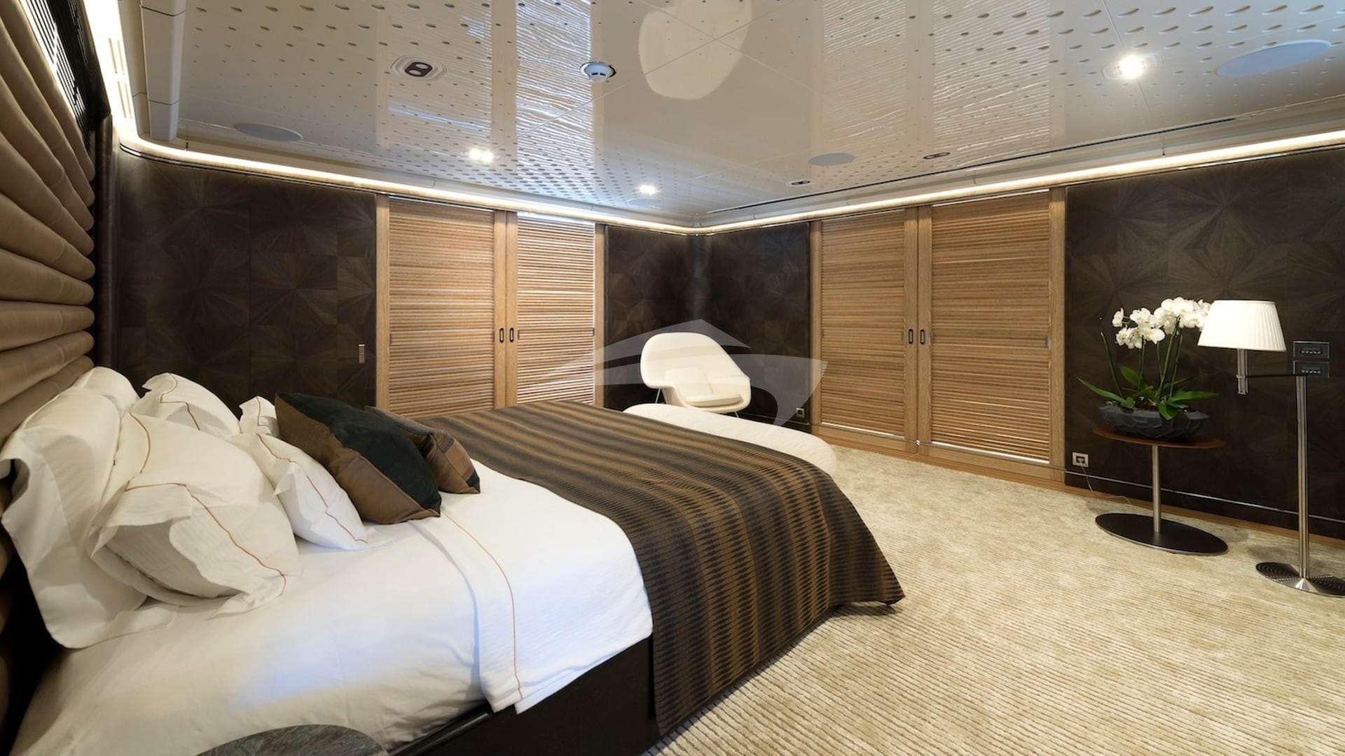 Full beam master stateroom