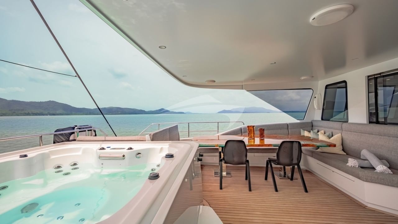 Flybridge Jacuzzi