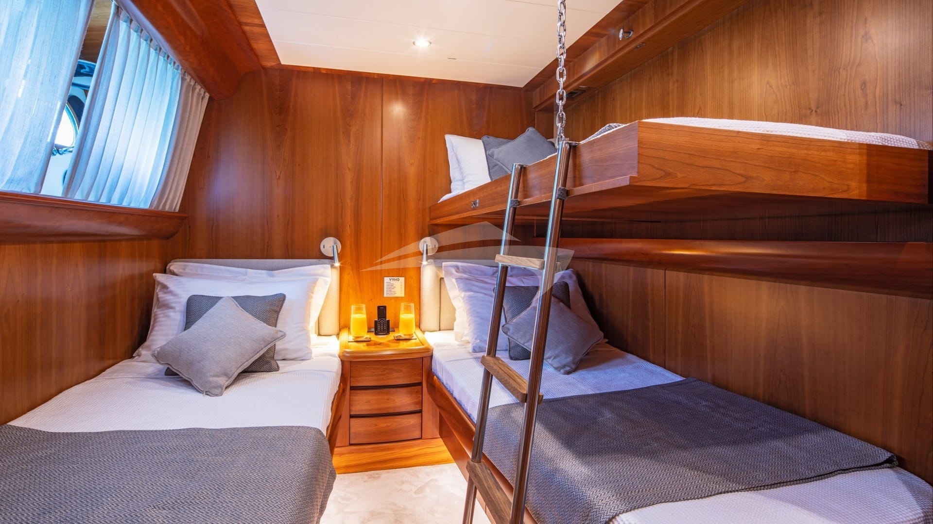 Twin Cabin and Pullman