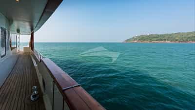 Exterior starboard