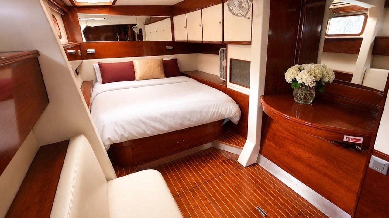 Aft starboard guest queen suite