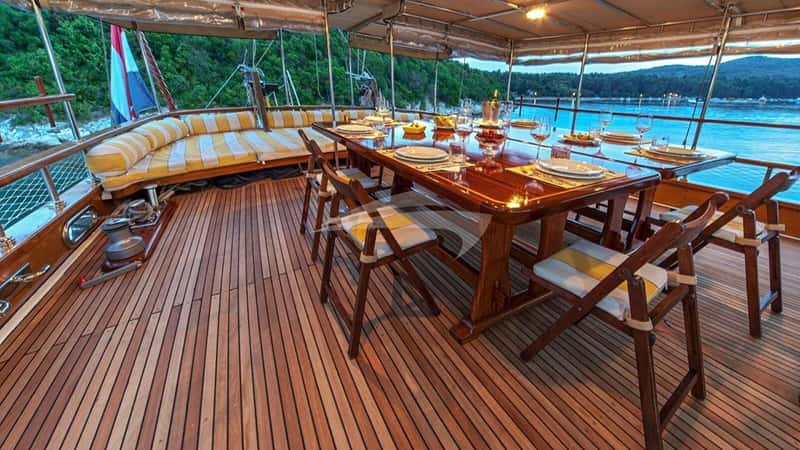 LINDA 32m motor yacht charter, photo 4