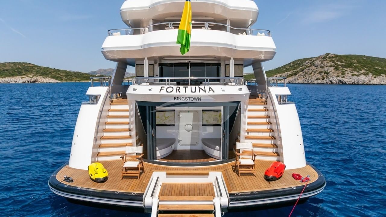 Lower deck and swim platform