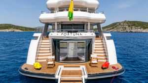 Lower deck and swim platform