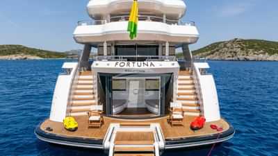 Lower deck and swim platform