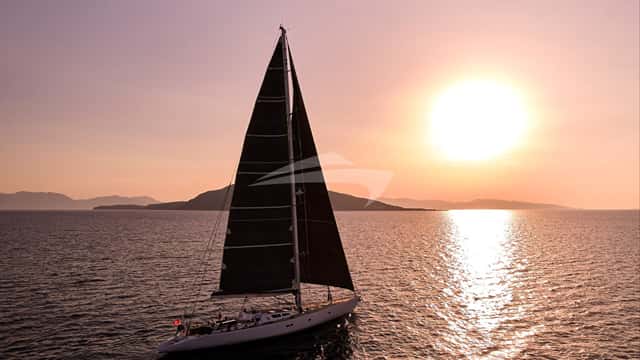 AIZU yacht charter photo 5