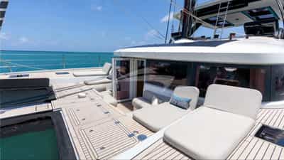 LADY ROSÉ - Exterior