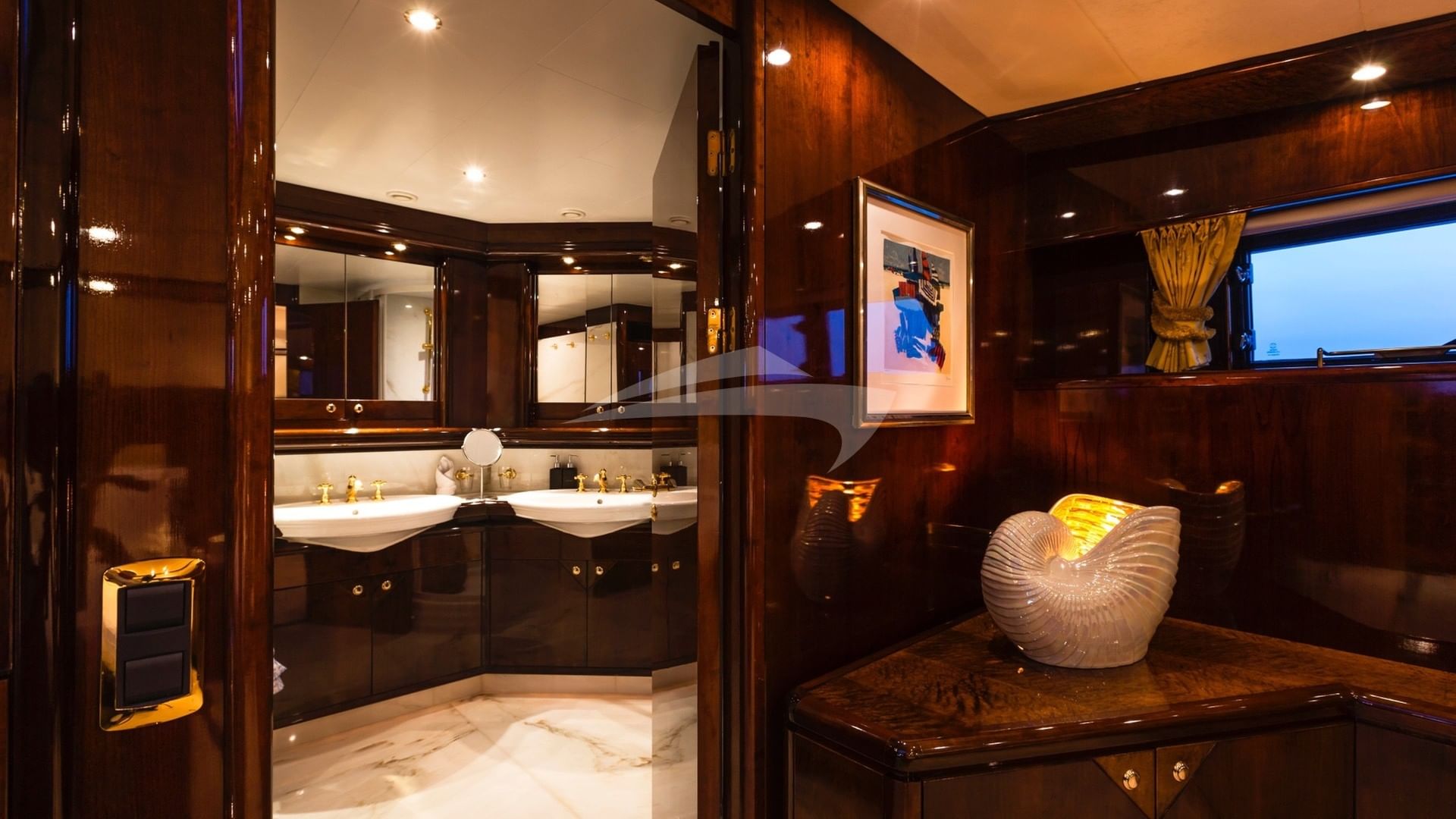 BATHROOM MASTER CABIN