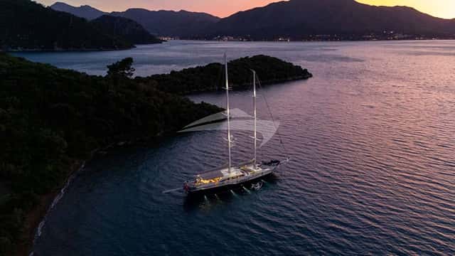 UBI BENE yacht charter photo 3