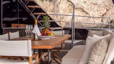 10bgyb_charter_sunreef_80_power_tesni_selection_28