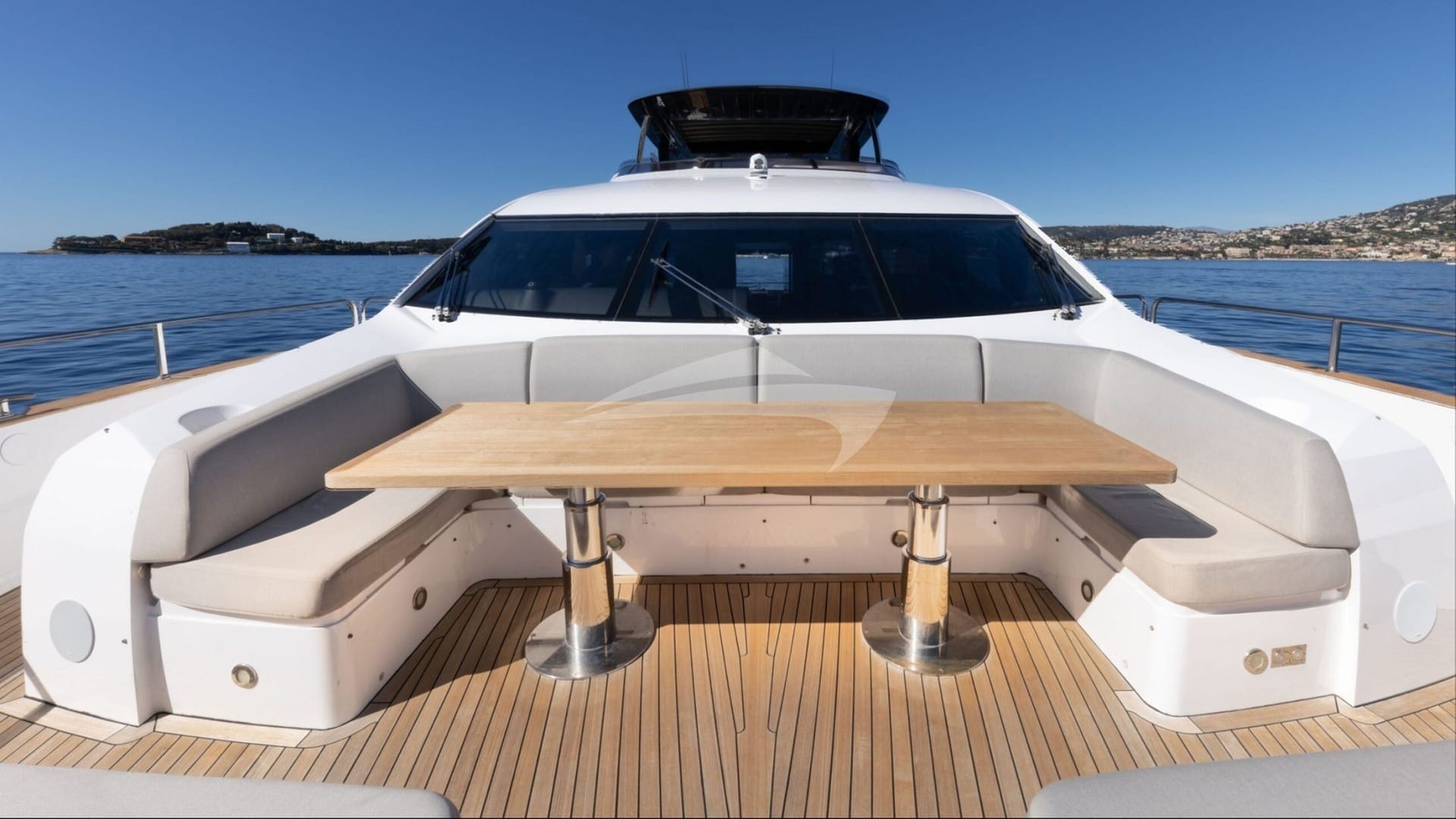 Foredeck Seating