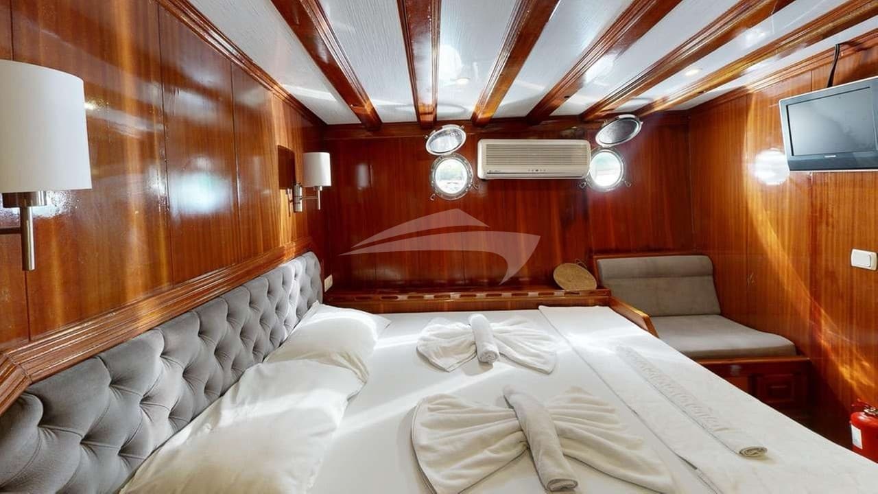 DIAMOND LILA, photo from the yacht portfolio 12